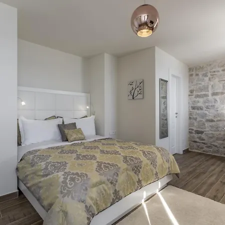 Luxury Libar Near Split, Heated Pool Villa Jesenice (Split-Dalmatia)