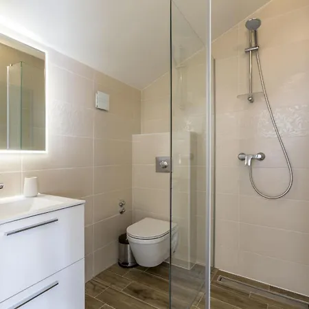 Luxury Libar Near Split, Heated Pool * Jesenice (Split-Dalmatia)