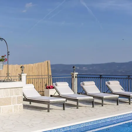 别墅 Luxury Libar Near Split, Heated Pool
