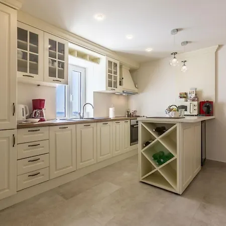 Villa Luxury Libar Near Split, Heated Pool Jesenice (Split-Dalmatia)