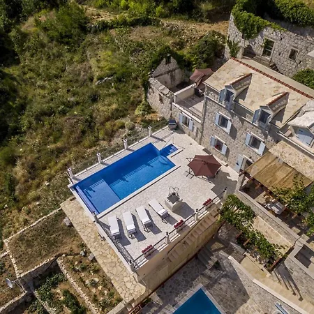 别墅 Luxury Libar Near Split, Heated Pool *