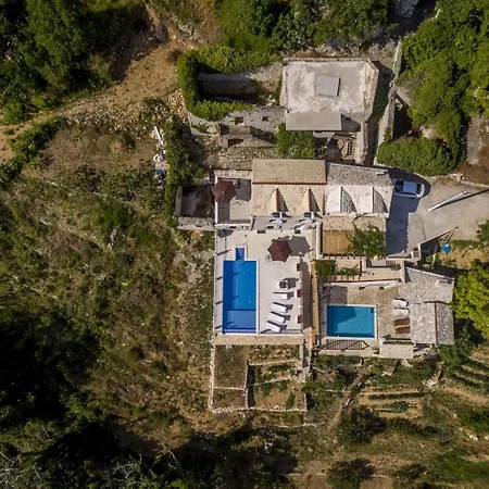 别墅 Luxury Libar Near Split, Heated Pool