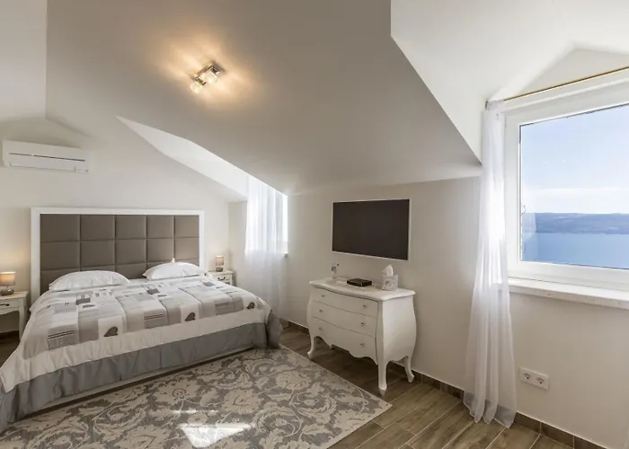 Luxury Libar Near Split, Heated Pool * Jesenice (Split-Dalmatia)