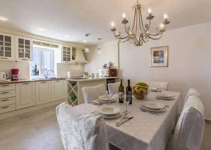 Luxury Libar Near Split, Heated Pool * Jesenice (Split-Dalmatia)