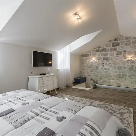 Villa Luxury Libar Near Split, Heated Pool *