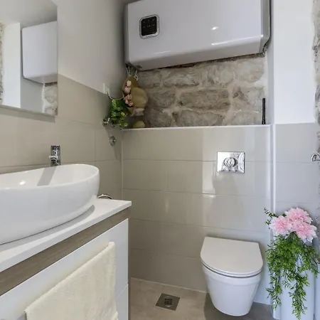 Luxury Libar Near Split, Heated Pool * Jesenice (Split-Dalmatia)