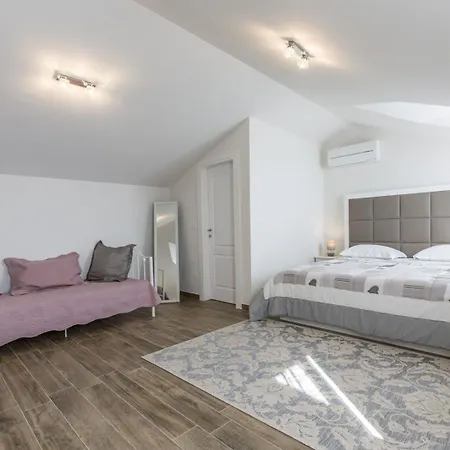 Villa Luxury Libar Near Split, Heated Pool *