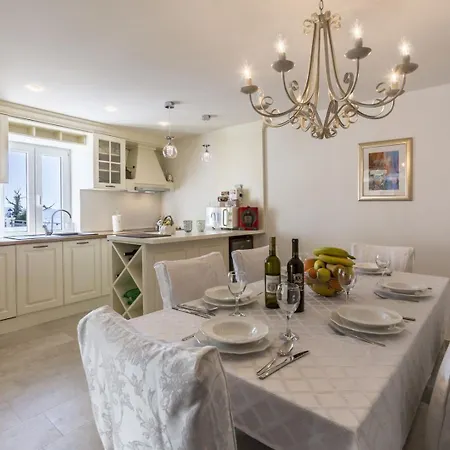 Luxury Libar Near Split, Heated Pool * Jesenice (Split-Dalmatia)