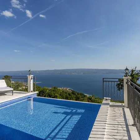 Luxury Libar Near Split, Heated Pool Jesenice (Split-Dalmatia)