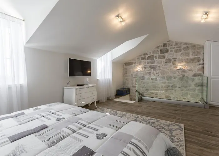 Villa Luxury Libar Near Split, Heated Pool *