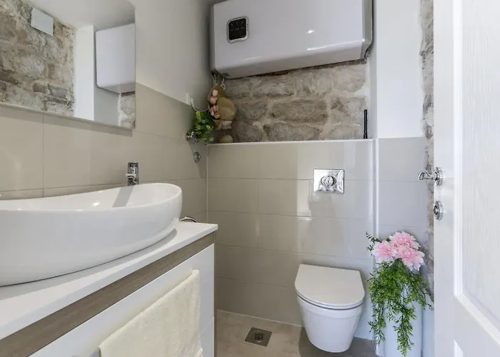 Luxury Libar Near Split, Heated Pool * Jesenice (Split-Dalmatia)