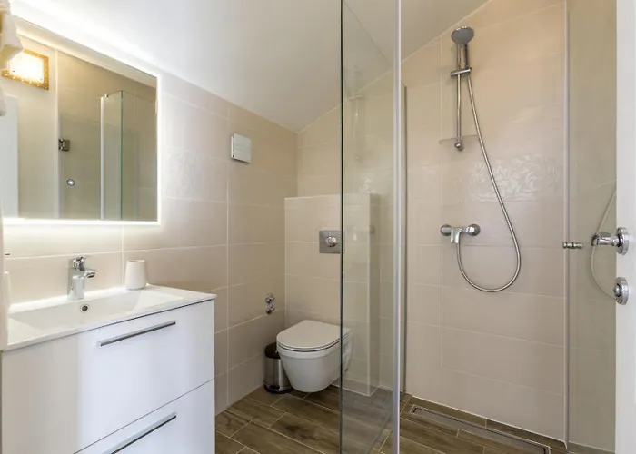 Luxury Libar Near Split, Heated Pool * Jesenice (Split-Dalmatia)