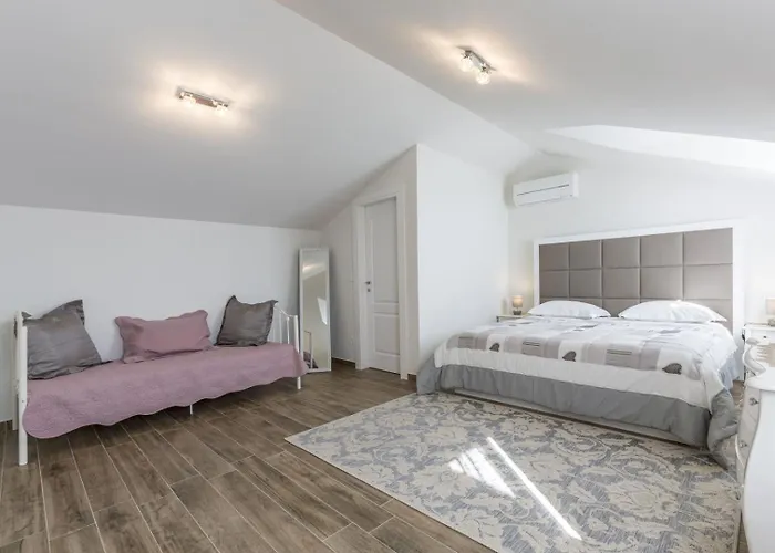 Villa Luxury Libar Near Split, Heated Pool *