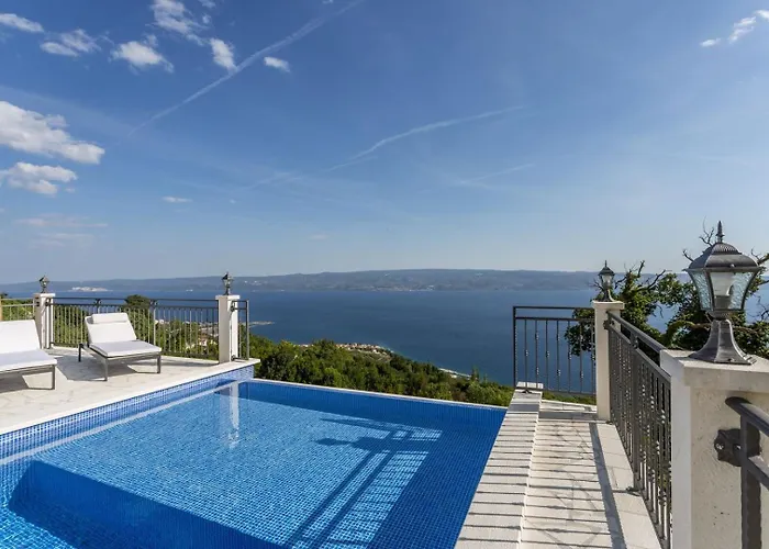 Luxury Libar Near Split, Heated Pool Jesenice (Split-Dalmatia)